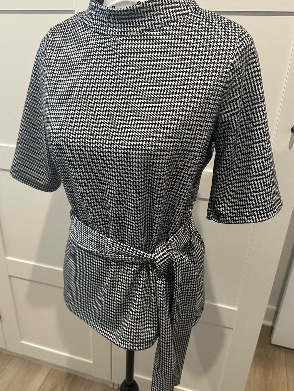 Halogen Black and White Houndstooth Tie-Waist Tunic size small
